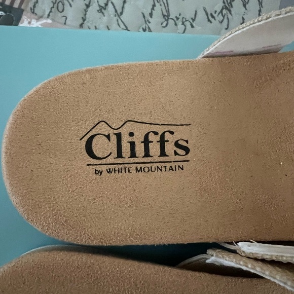 Cliffs by White Mountain Tahlie Tan and White Sandals - Picture 6 of 7